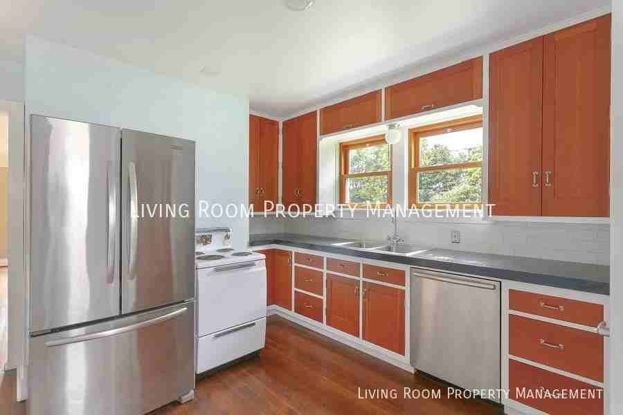 6825 N Maryland Ave - Photo 3 of 14