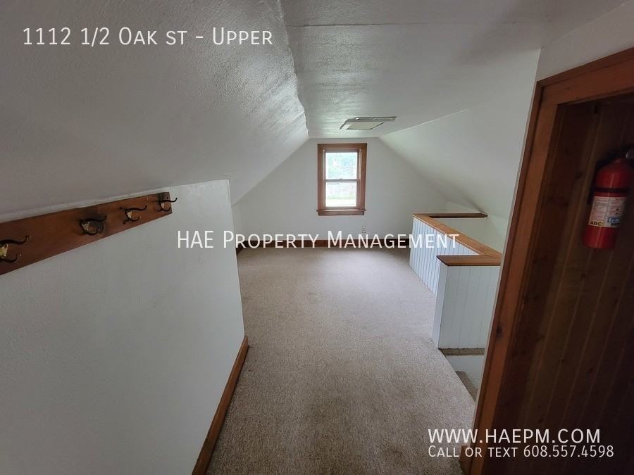 1112 1/2 Oak St - Photo 2 of 8