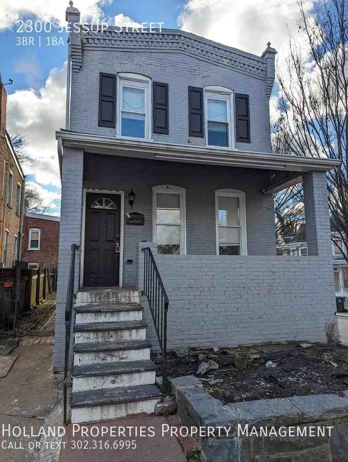 2300 Jessup St - Photo 2 of 13