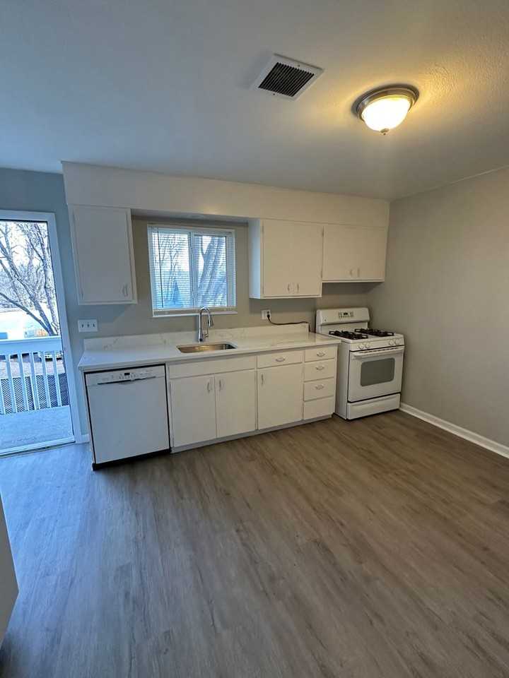 1415 South Corona Avenue #7 - Photo 2 of 22