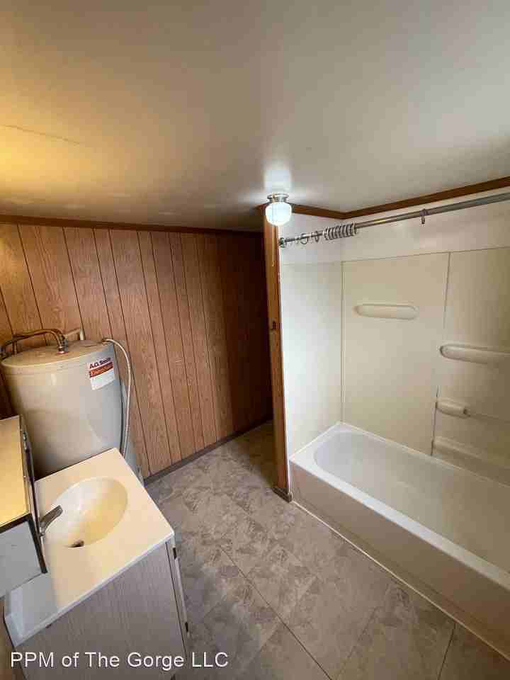 408 Vista Drive - Photo 2 of 12