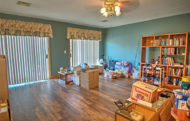 516 Warwick Drive - Photo 3 of 10