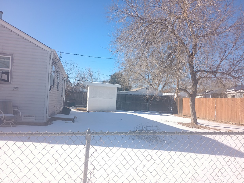 985 Oakland St - Photo 3 of 13