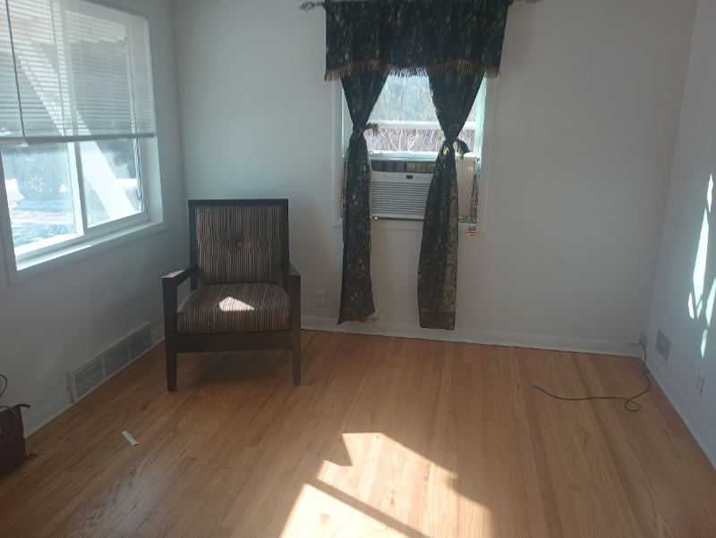 985 Oakland St - Photo 4 of 13