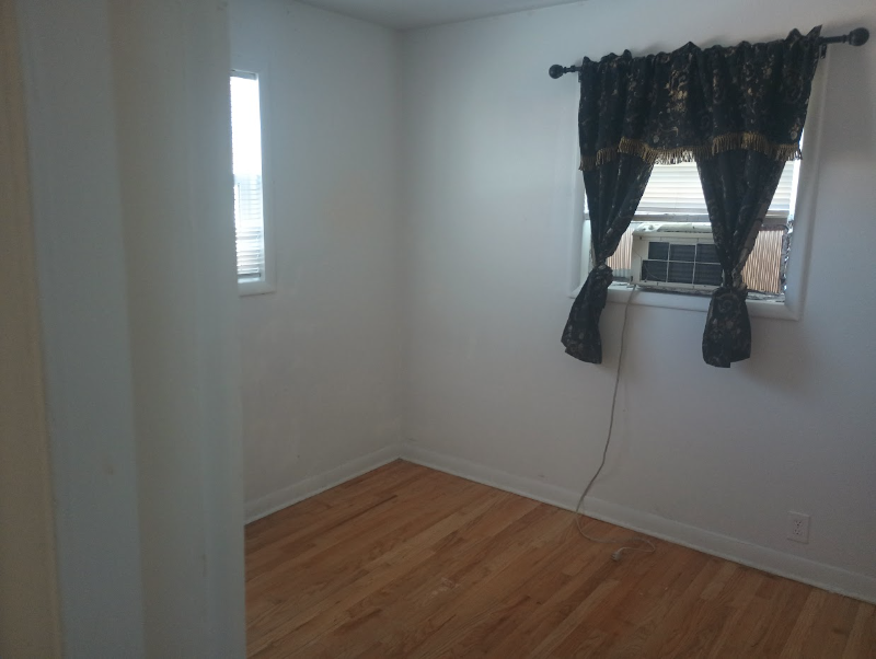 985 Oakland St - Photo 5 of 13