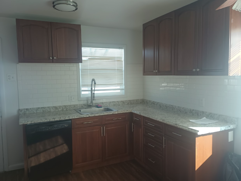 985 Oakland St - Photo 7 of 13