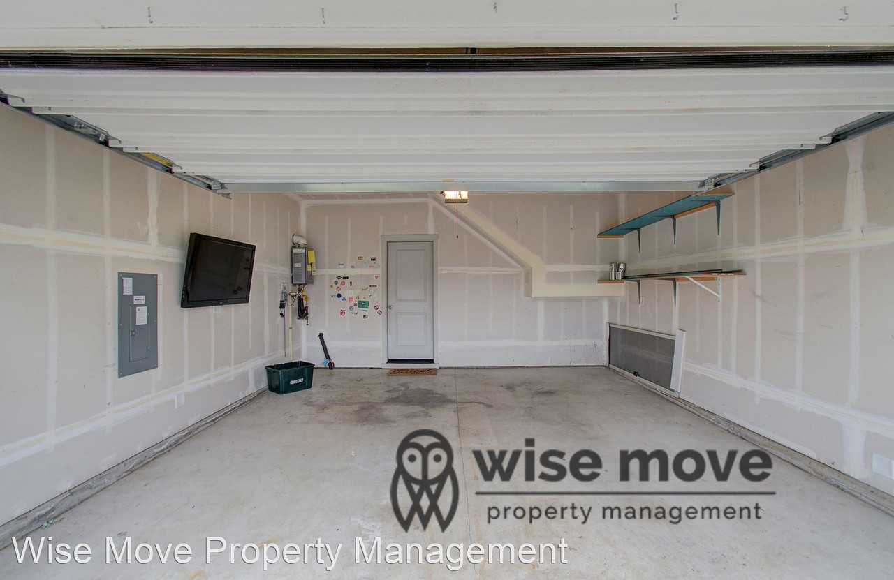 5806 Ne 47th St - Photo 2 of 31