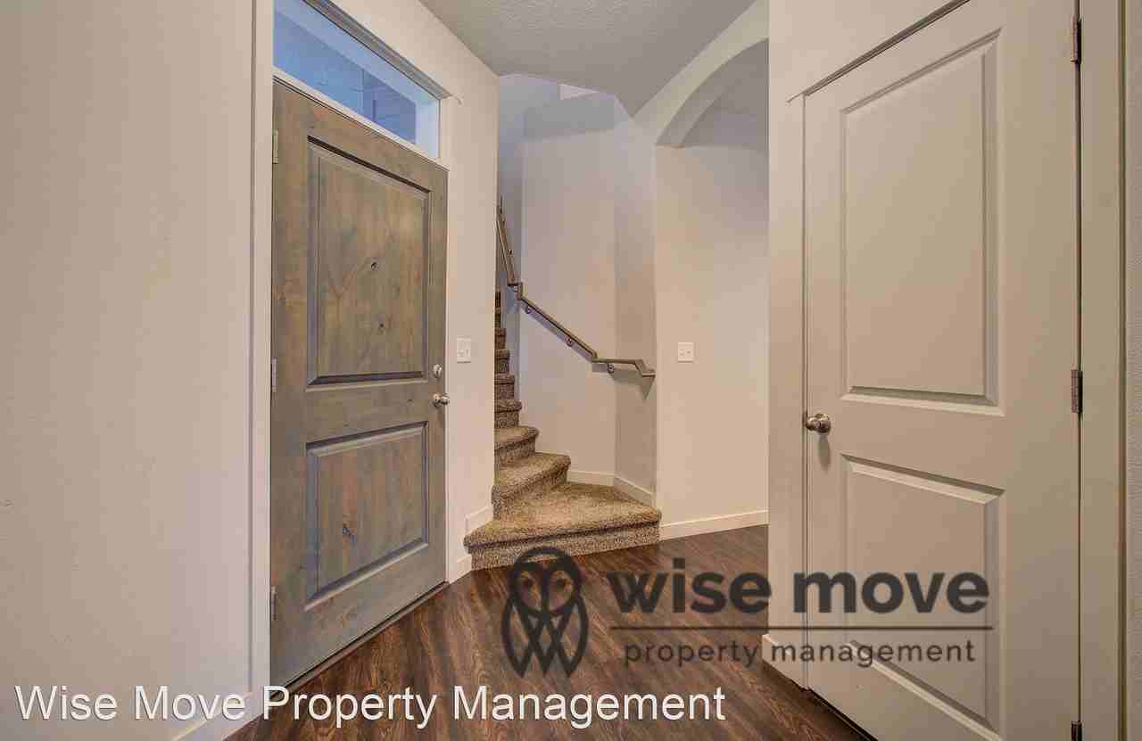 5806 Ne 47th St - Photo 3 of 31