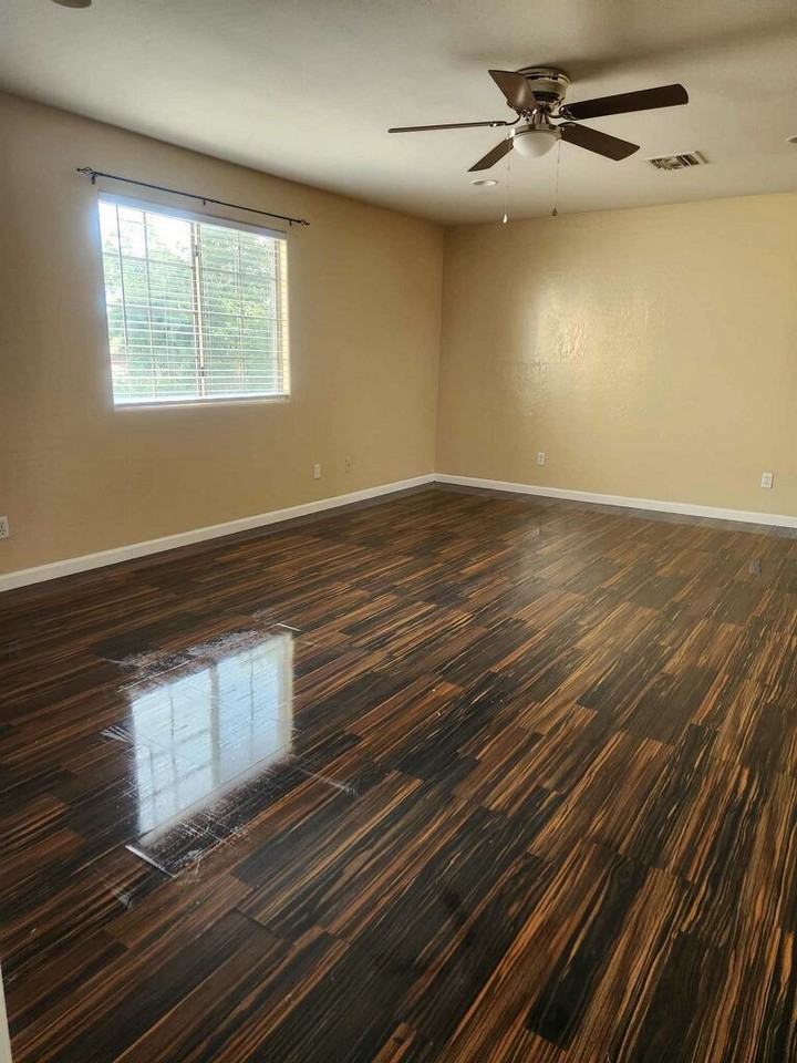 1731 E Cambridge Ave #1 - Photo 3 of 10