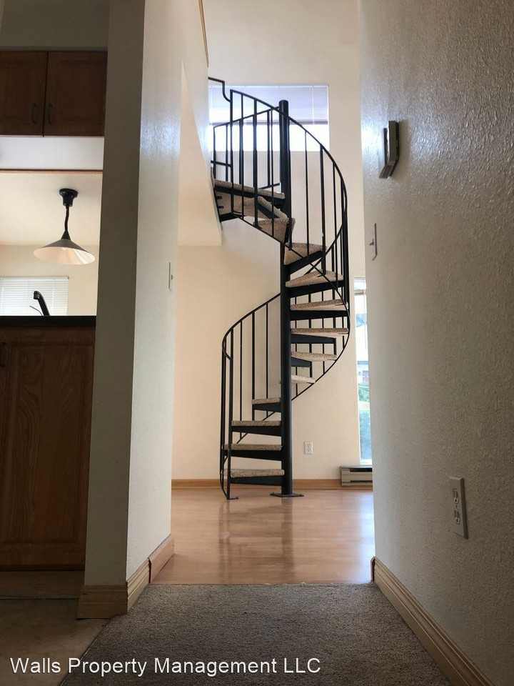 4318 Evanston Ave N - Photo 2 of 13