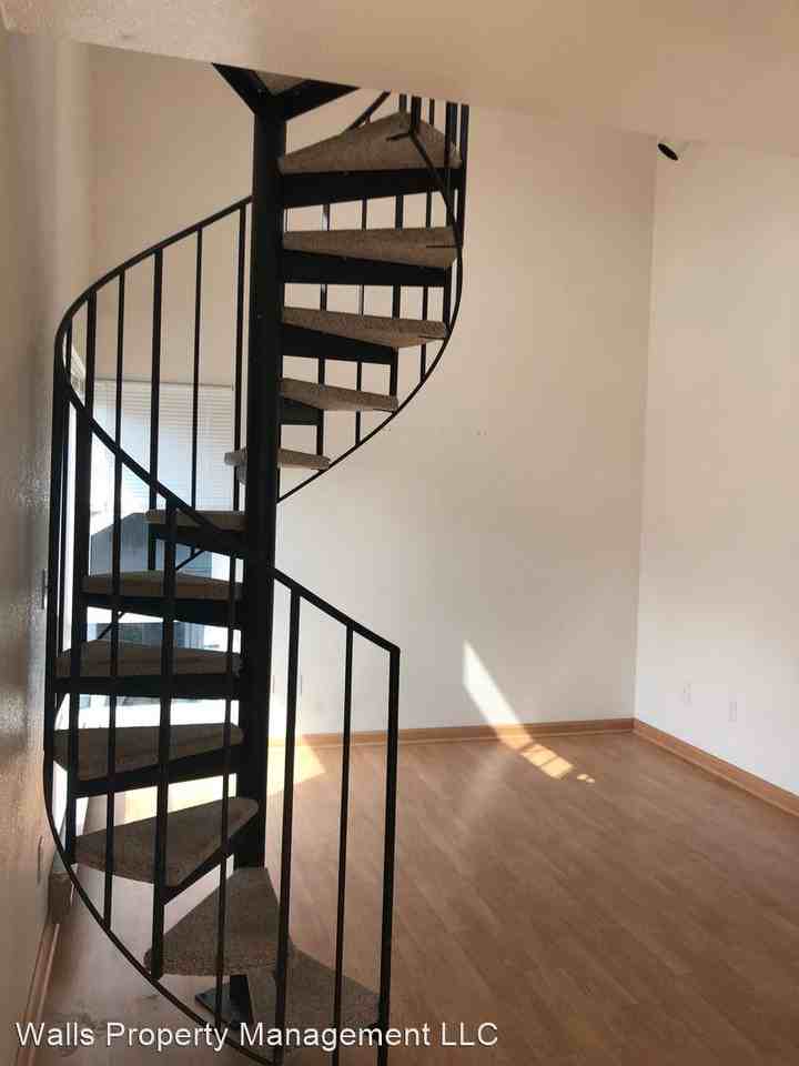 4318 Evanston Ave N - Photo 3 of 13