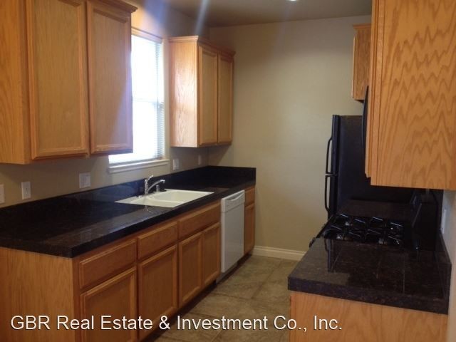 704 A&B Forrest Street - Photo 3 of 8