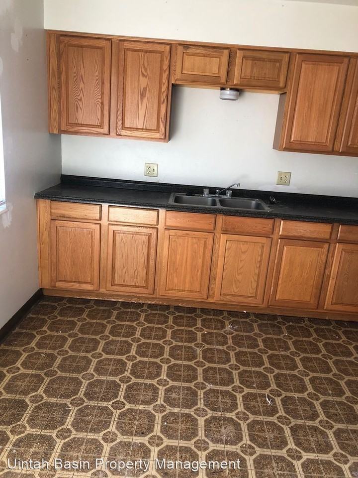 339 W 250 N - Photo 2 of 10