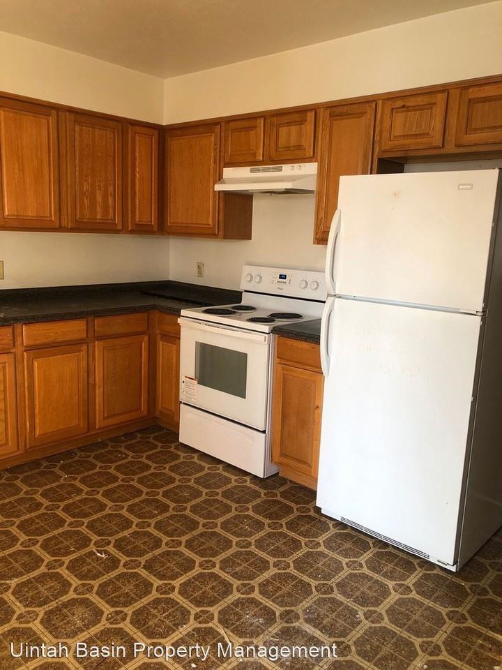 339 W 250 N - Photo 3 of 10