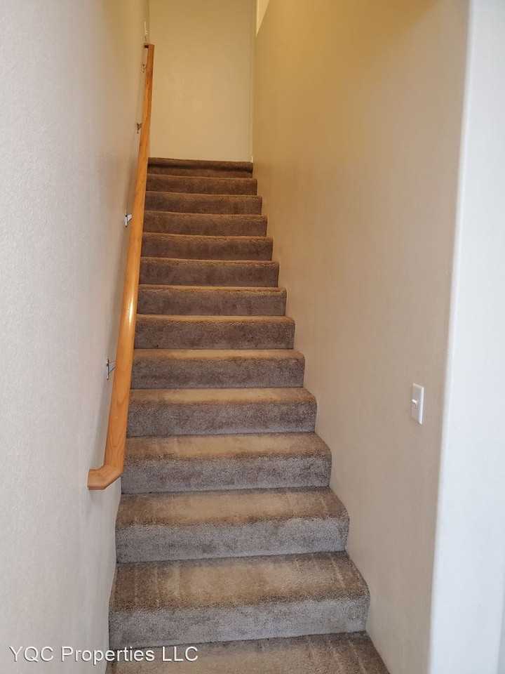 5701 & 5703 NE 135th Ave - Photo 2 of 14