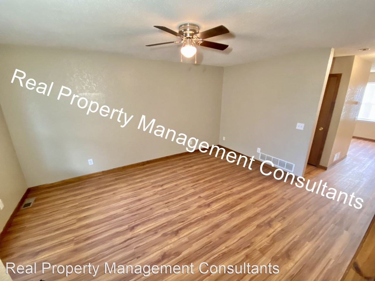 1071 - 1073 Krysti Lane - Photo 2 of 16