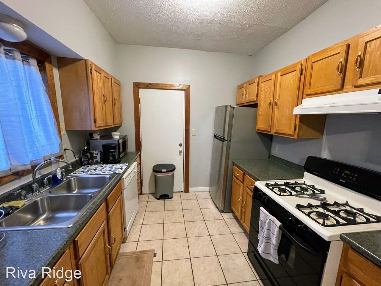 25 Edith Pl - Photo 3 of 12