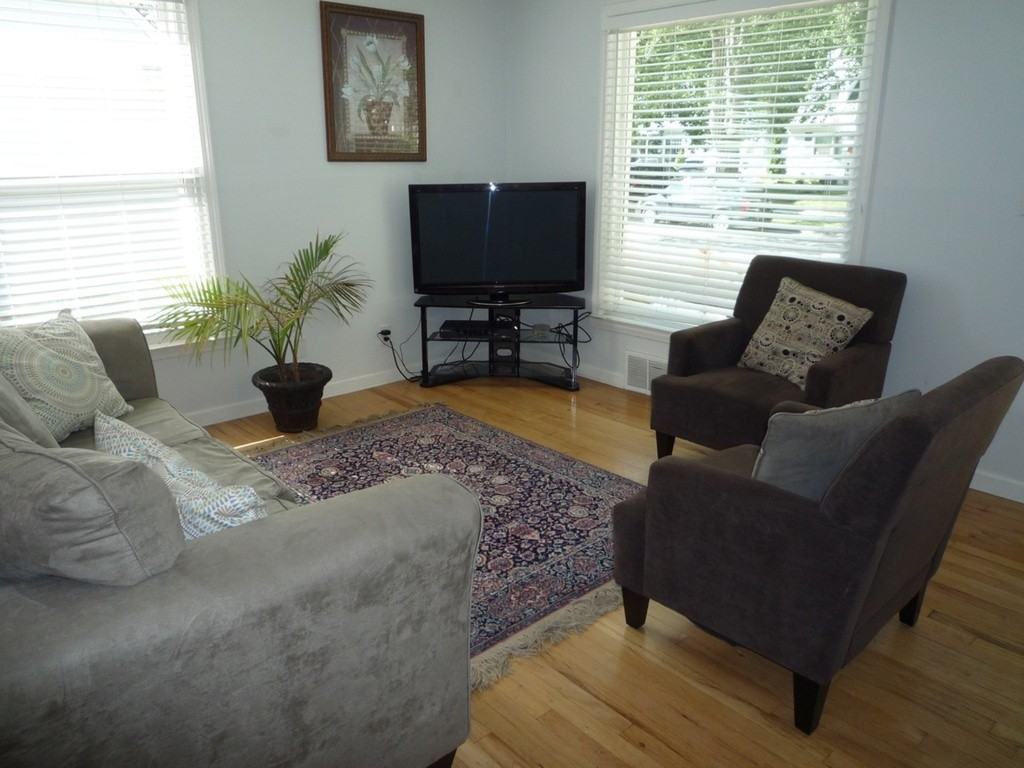 1027 Royal Ave - Photo 3 of 29