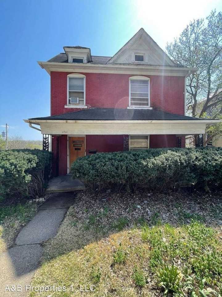 1701 Broadway St - Photo 2 of 17