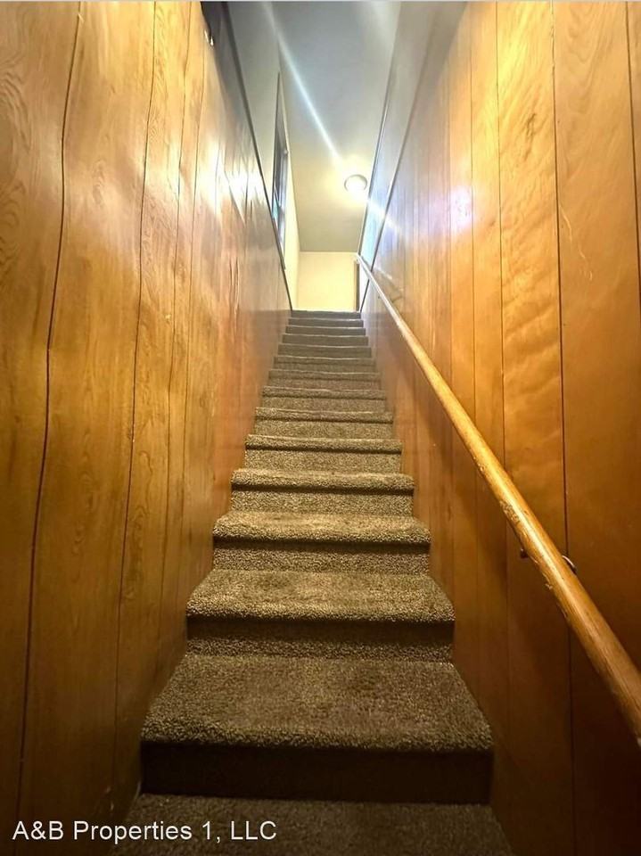 1701 Broadway St - Photo 3 of 17