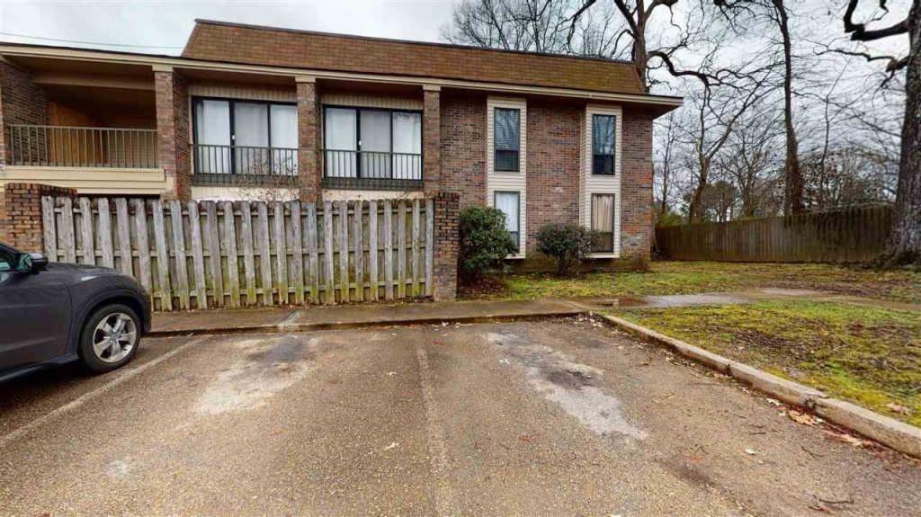 6633 Poplar Woods Cir S - Photo 2 of 25