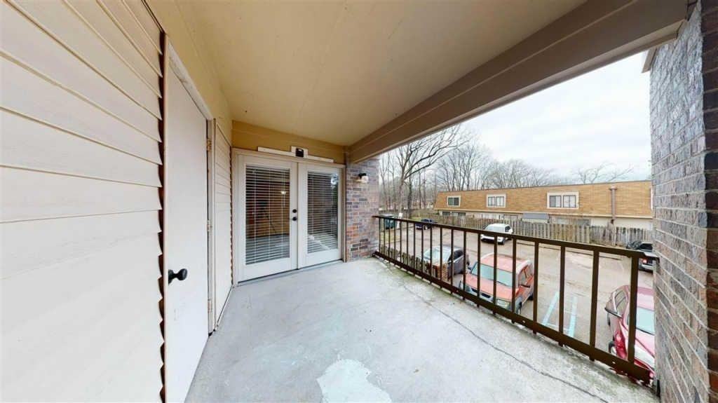 6633 Poplar Woods Cir S - Photo 3 of 25
