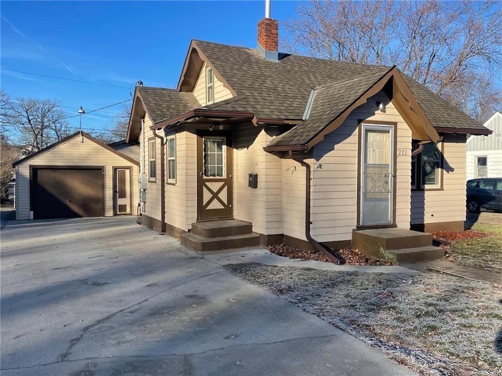 223 12th Ave N - Photo 2 of 11