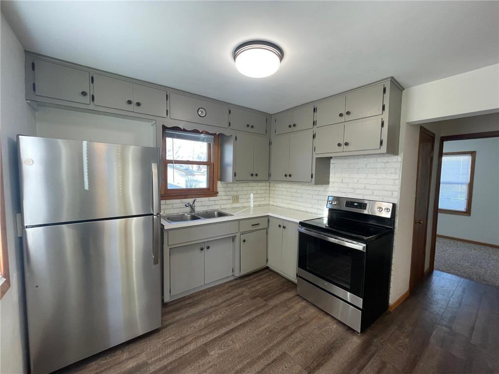 223 12th Ave N - Photo 3 of 11