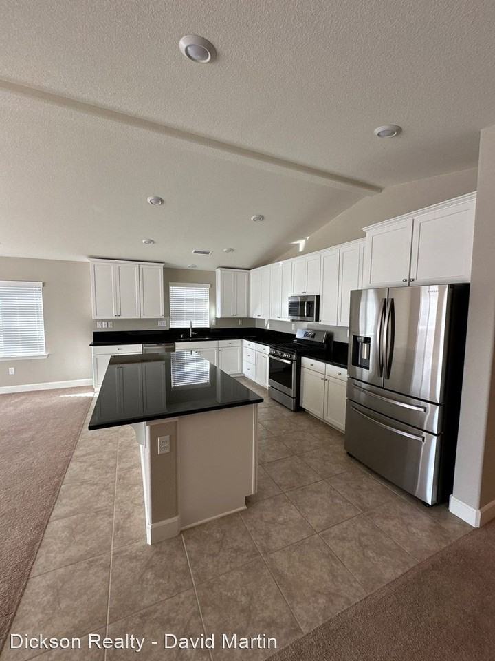 508 Cloud Break Dr - Photo 3 of 30