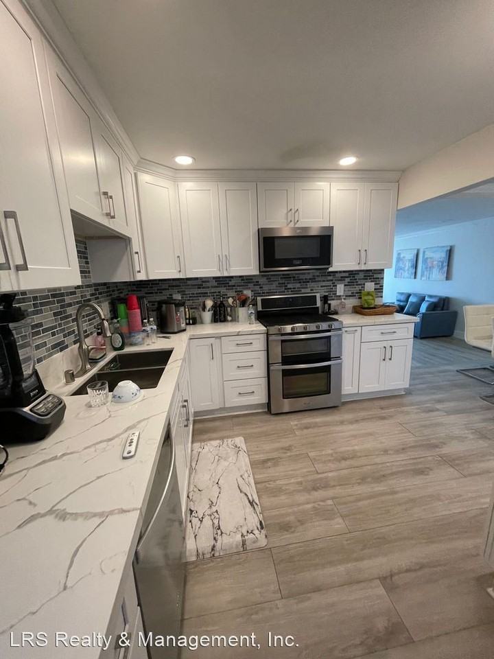 17152 Bluewater Ln #160 - Photo 3 of 16