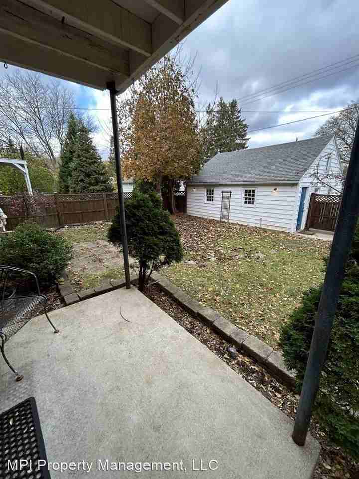 7708 W Keefe Ave - Photo 3 of 14