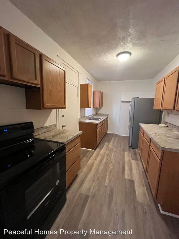 444 W King St - Photo 2 of 14