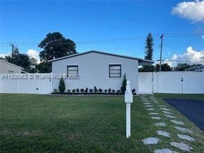 1541 N 71st Ter #1541 - Photo 3 of 25