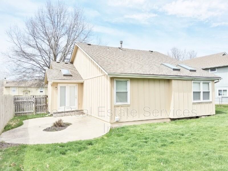 811 Heather Dr - Photo 2 of 14