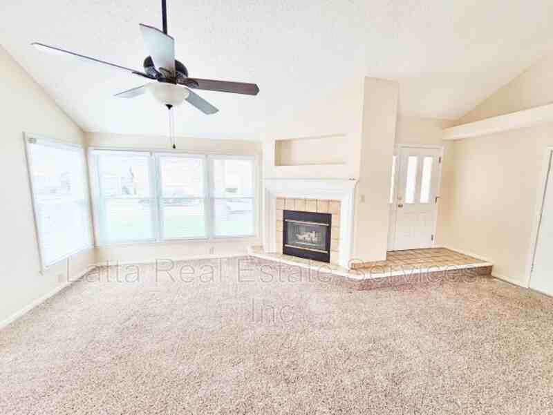 811 Heather Dr - Photo 4 of 14