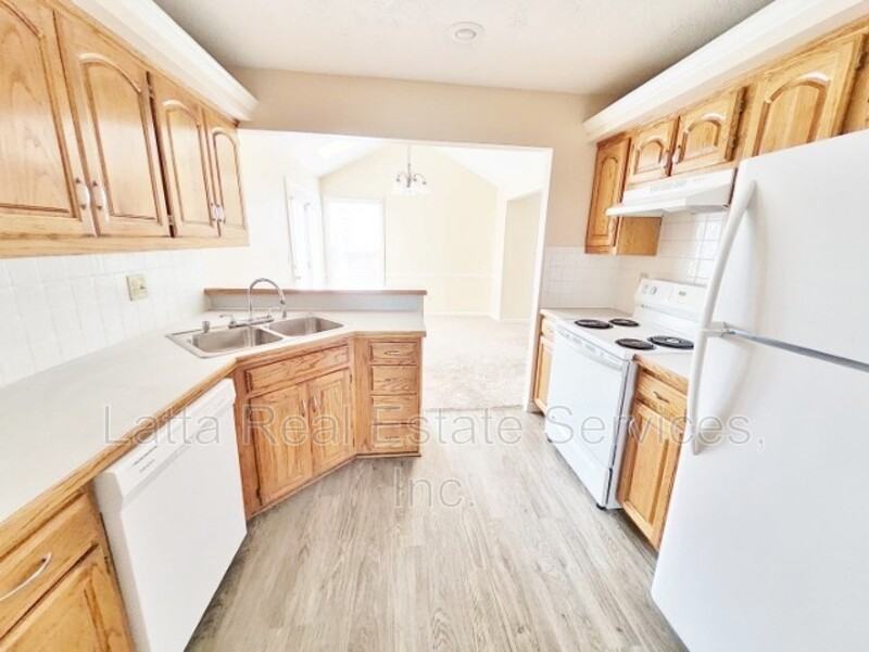 811 Heather Dr - Photo 6 of 14