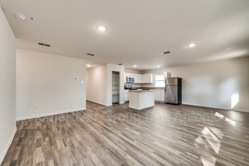 2622 Dahlgreen Ave - Photo 2 of 20