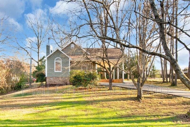 1207 Harvard St - Photo 2 of 14