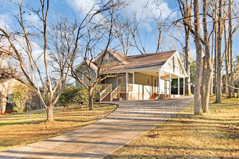 1207 Harvard St - Photo 3 of 14