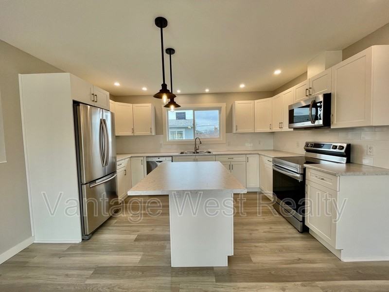 437 Primrose Rd - Photo 2 of 38