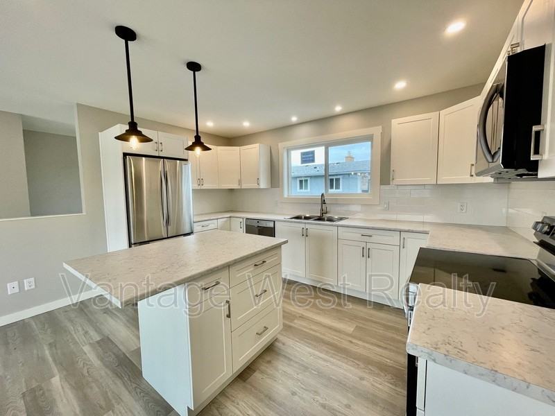 437 Primrose Rd - Photo 3 of 38