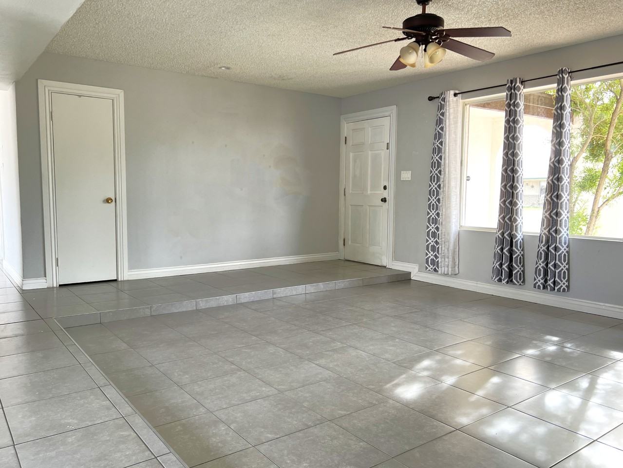 4042 W Poinsettia Dr - Photo 2 of 20