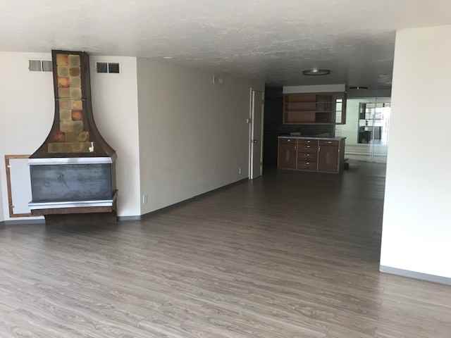 513 Ne 6th St #C - Photo 2 of 10
