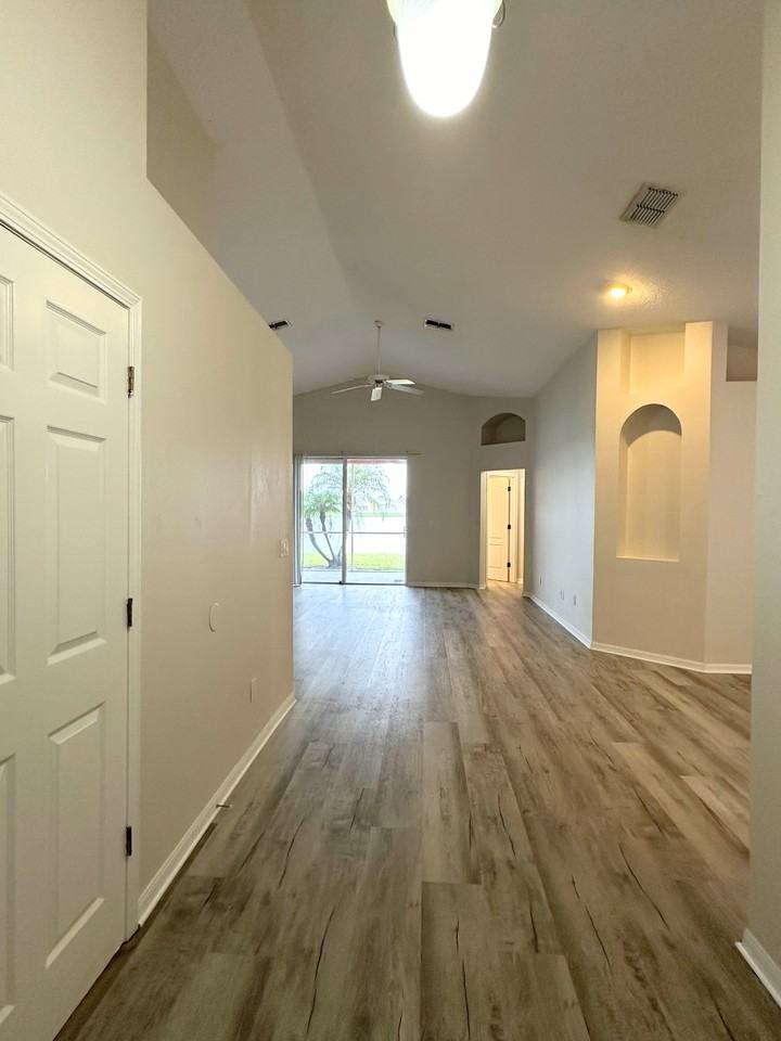 31202 Baclan Dr - Photo 2 of 18