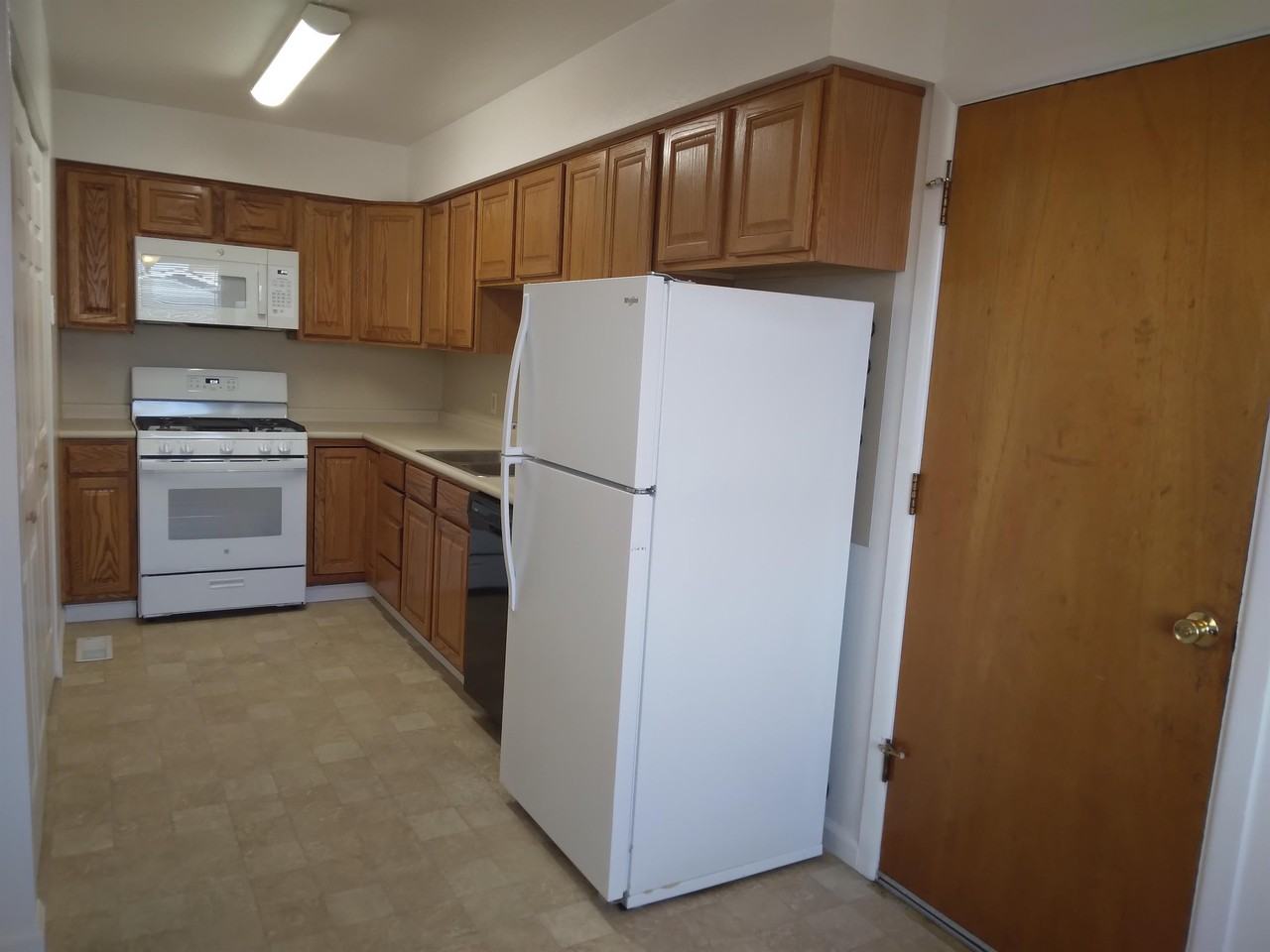1041 Sunset Dr #1 - Photo 2 of 10
