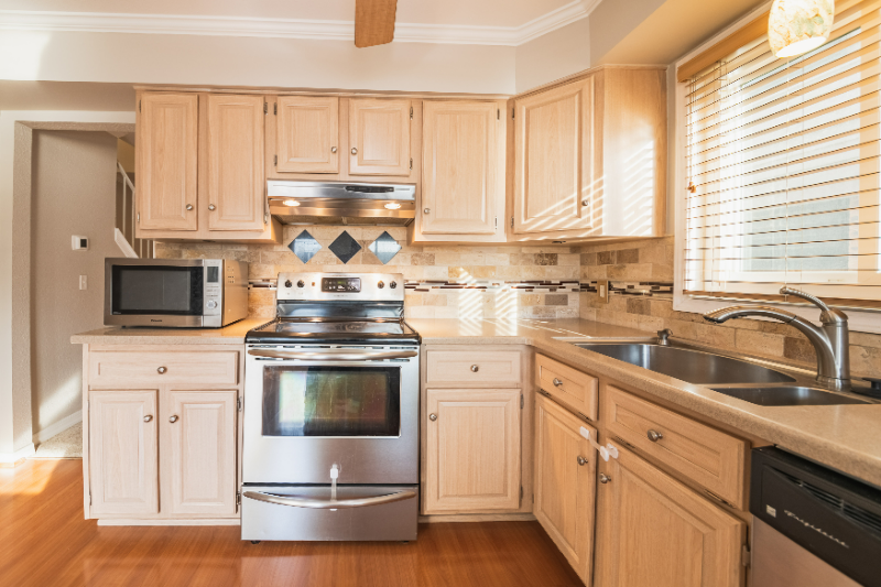 1279 Applegate St - Photo 3 of 19