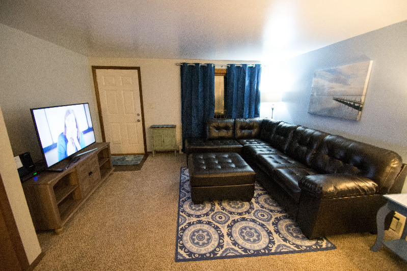 1913 Mulberry Ln - Photo 3 of 15