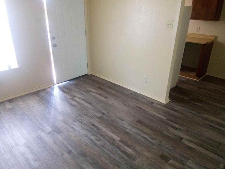 507 E Reagan Rd #D - Photo 4 of 6