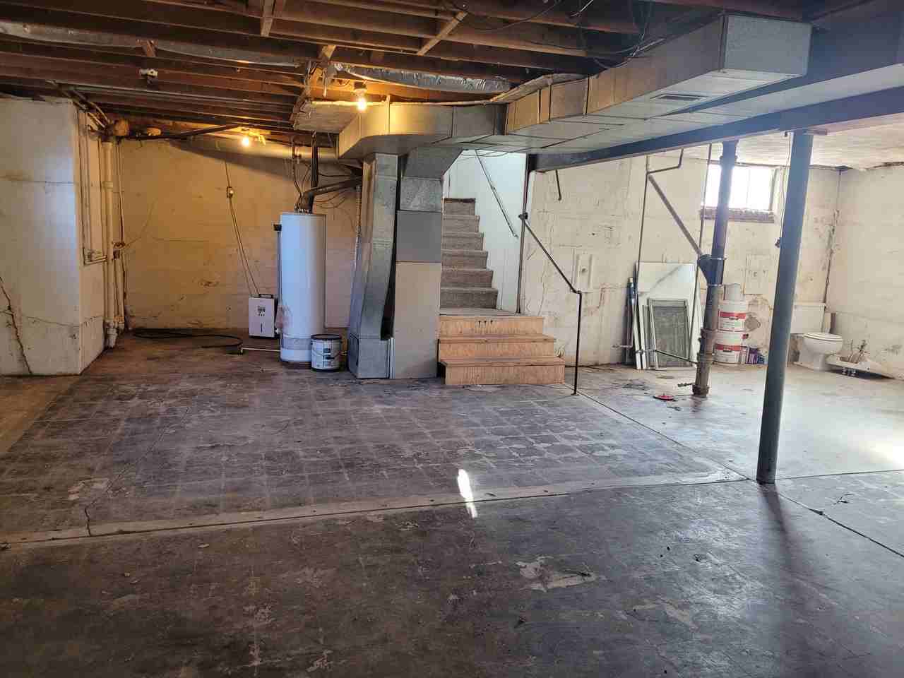 211 W 1st St #NA - Photo 3 of 7