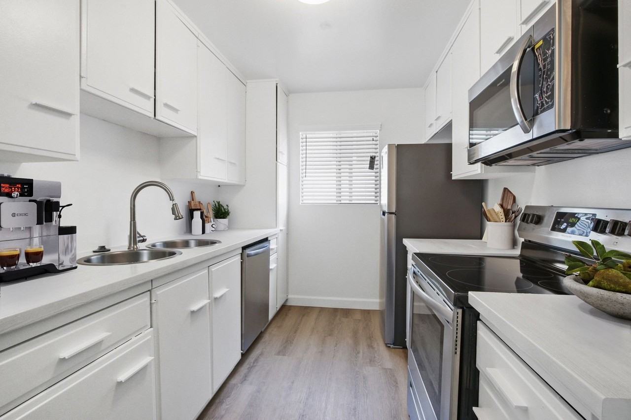 Bentley Avenue Apartments - Photo 7 of 46